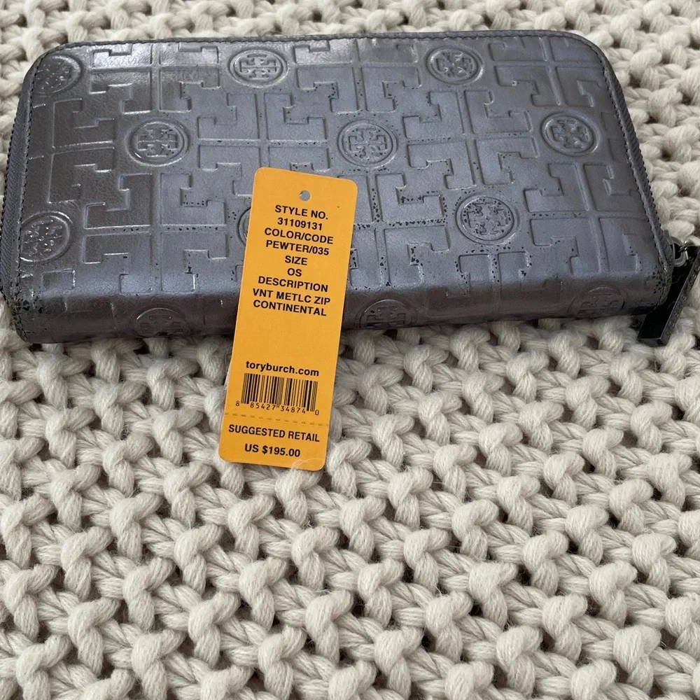 Tory Burch gray metallic continental zip wallet retail $ 195 - Picture 6 of 11